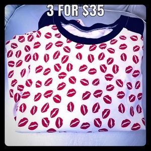 USA XL UK 18, NWOT Baseball T w/ Red Lips Black